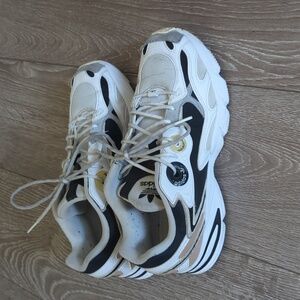 Adidas Astir Women’s White Black Cream